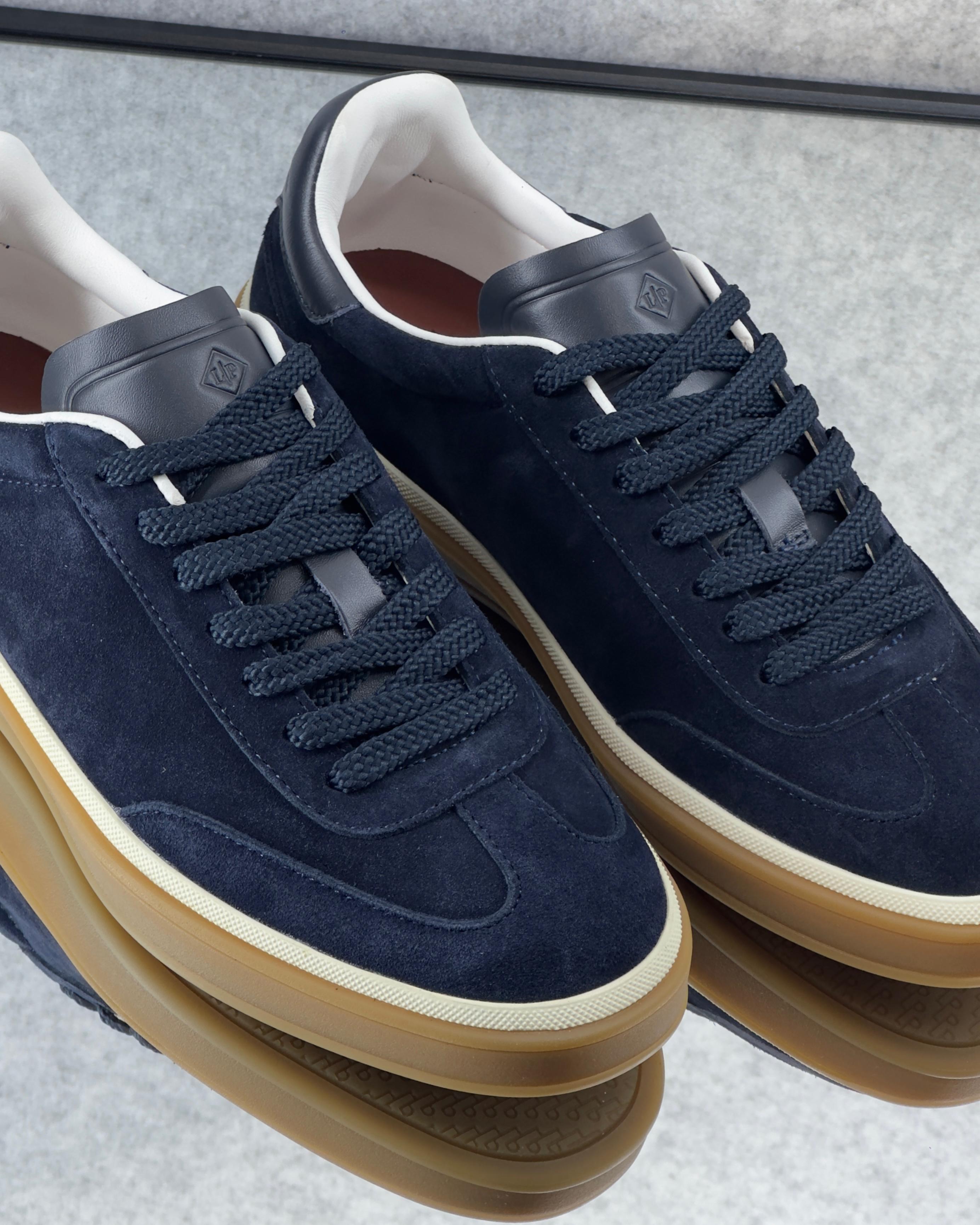 Loro Piana tennis walk