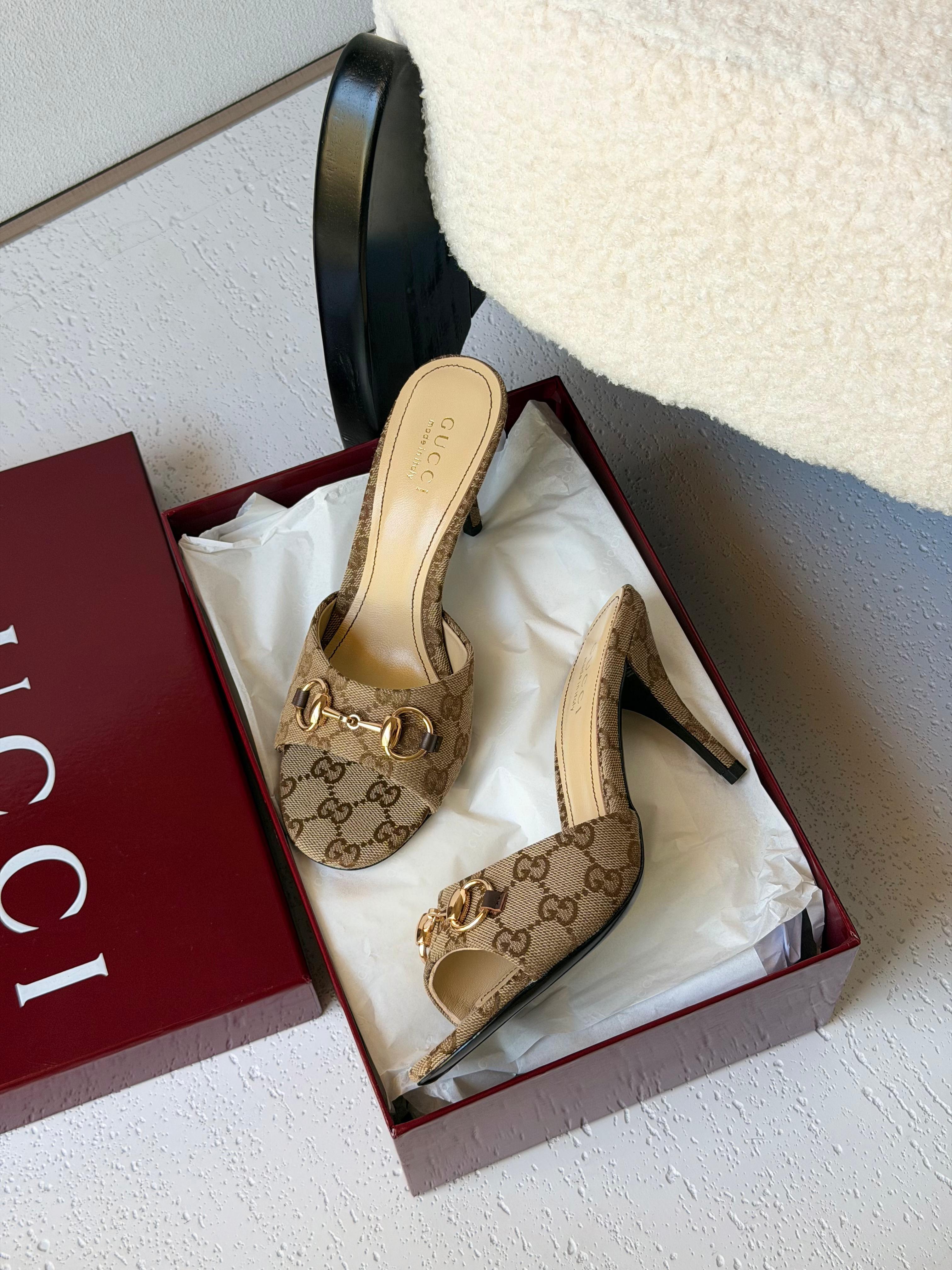 Gucci Horsebit sandals