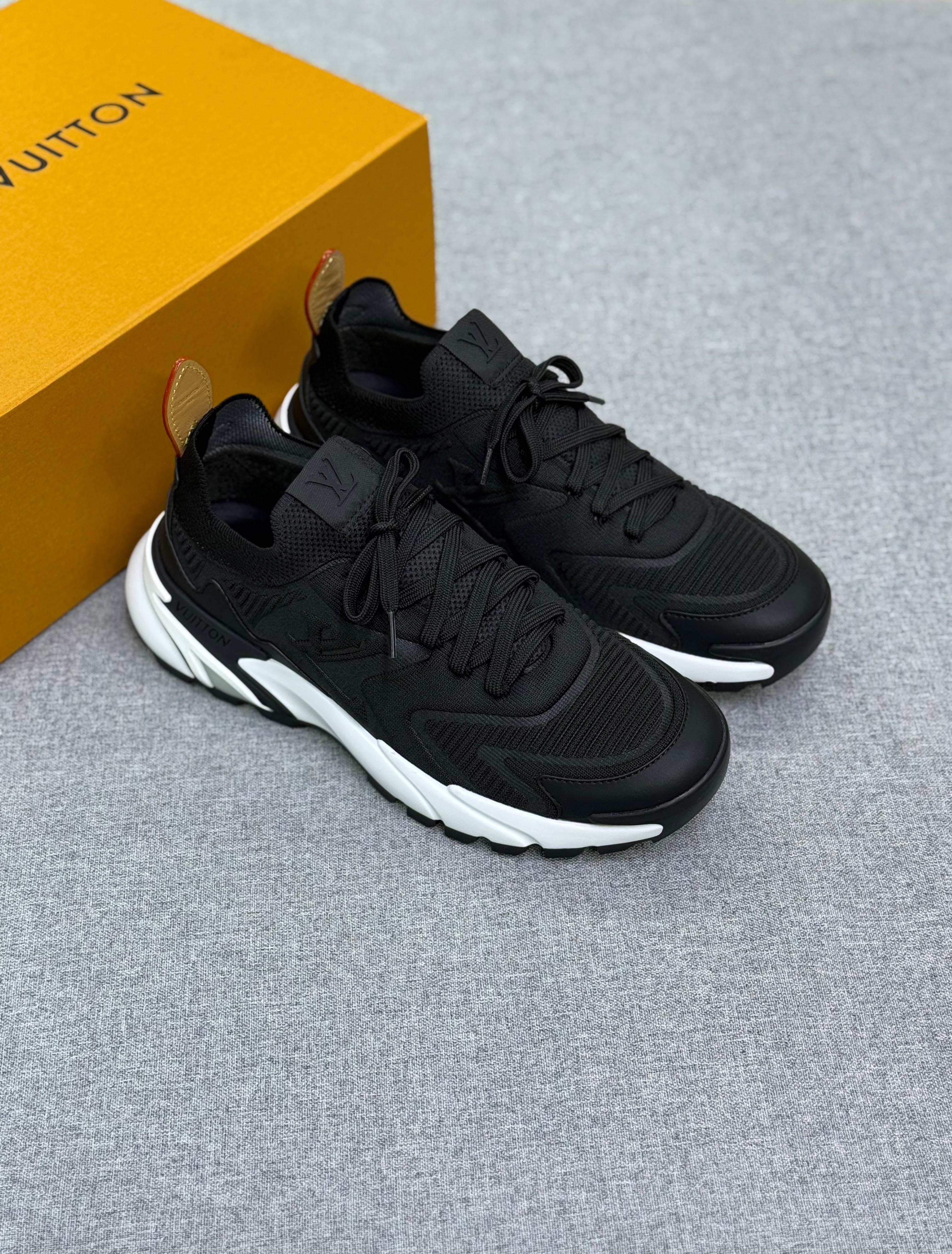 LV Runner Tatic Sneaker