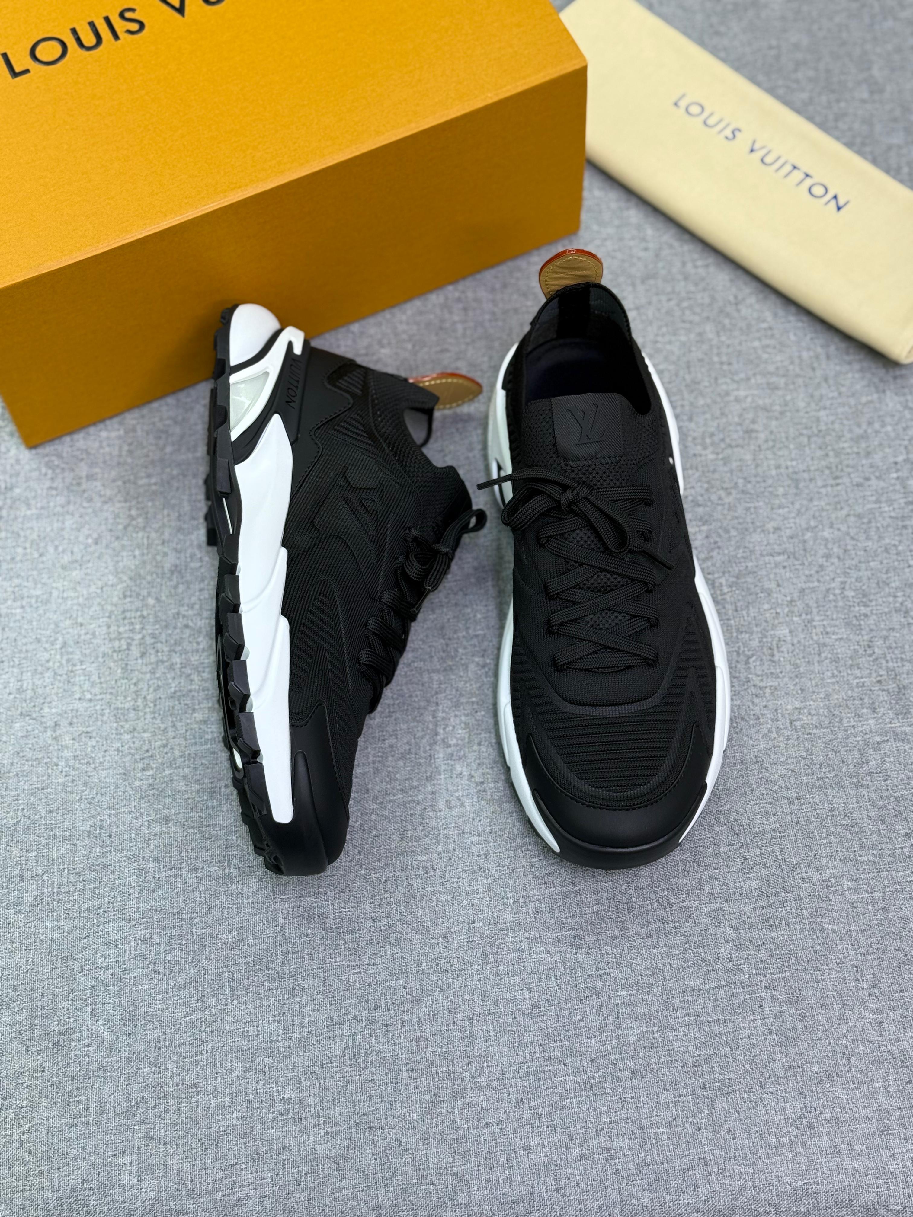 LV Runner Tatic Sneaker