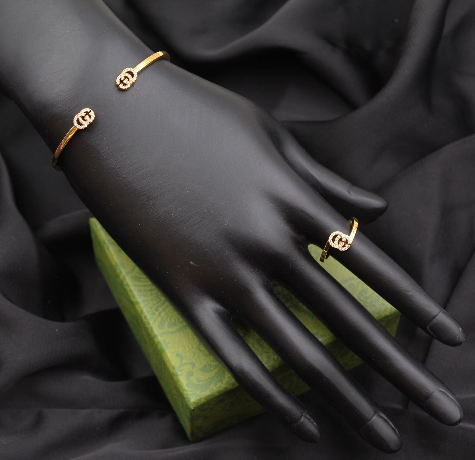Gucci GG with Stone Bangle with Ring